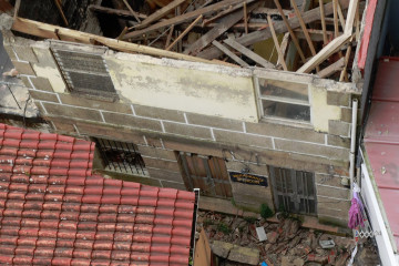 Archivo - Edificio en el que se produjo el derrumbe, donde falleció el bombero del Ayuntamiento de Vigo, Sergio Sanlés, en mayo de 2024.