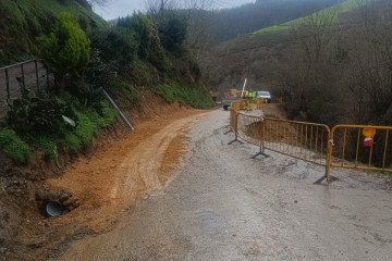La Diputación de Lugo reabre al tráfico la carretera derrumbada en Cervantes y cierra otras dos en Ourol y Muras