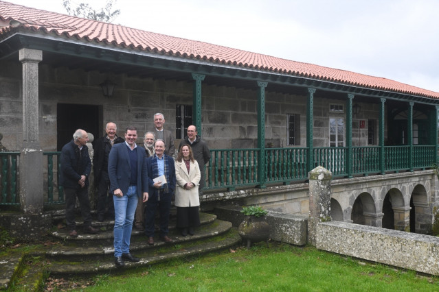 El conselleiro de Cultura, José López Campos, visita la Fundación Otero Pedrayo.