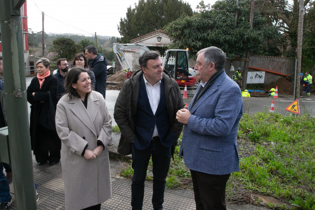 El presidente de la Diputación de A Coruña, Valentín González Formoso, visita el municipio de Oleiros
