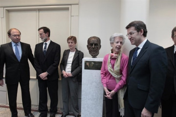 Archivo - Inauguración del busto de Fraga en el Senado.