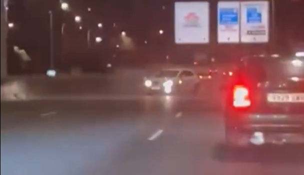 VÍDEO | Detenido tras circular en sentido en la avenida Alfonso Molina y provocar un accidente con un herido