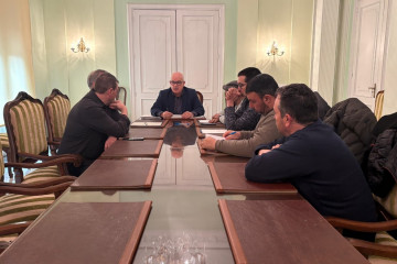 Agricultores y ganaderos se reúnes con el sudelegado del Gobierno en Ourense, Eladio Santos, para abordar sus principales demandas