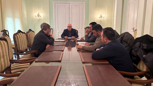 Agricultores y ganaderos se reúnes con el sudelegado del Gobierno en Ourense, Eladio Santos, para abordar sus principales demandas