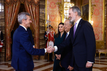 El presidente de la Xunta, Alfonso Rueda, con los Reyes de España