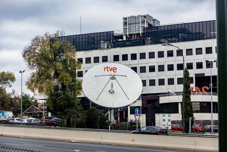 A Mesa exige a RTVE que cumpla con el doblaje y subtitulado de contendios en gallego, sin recurrir a la IA