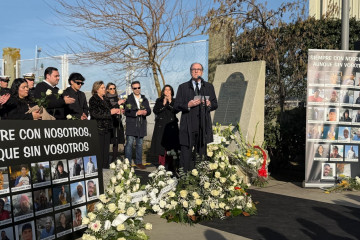 El Defensor del Pueblo, Ángel Gabilondo, interviene en el acto por el cuarto aniversario del naufragio del Villa de Pitanxo, en Marín (Pontevedra).