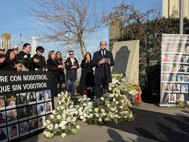 El Defensor del Pueblo, Ángel Gabilondo, interviene en el acto por el cuarto aniversario del naufragio del Villa de Pitanxo, en Marín (Pontevedra).
