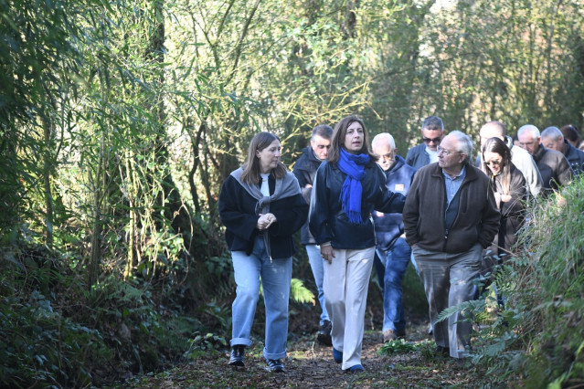 La conselleira de Medio Ambiente e Cambio Climático, Ángeles Vázquez, durante su visita a la zona