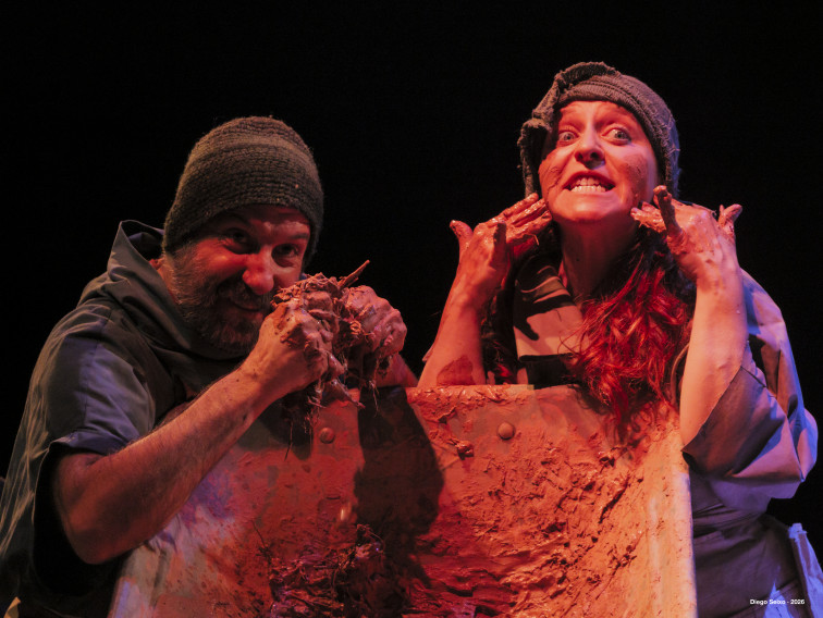 Ibuprofeno Teatro explora el absurdo y la crisis vital con el estreno de ‘Bio Construción’ en Ames