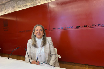 Archivo - La concejala del PSOE de Santiago Mila Castro en rueda de prensa.