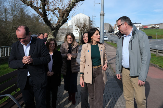 La conselleira de Vivenda e Planificación de Infraestruturas, María M. Allegue, en una visita a Ordes (A Coruña).