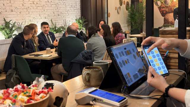 El delegado del Gobierno, Pedro Blanco, en un desayuno informativo en el Liam Brunch de Santiago