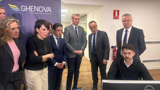 Visita del presidente de la Xunta, Alfonso Rueda, y del alcalde de Ferrol, José Manuel Rey Varela, a Ghenova