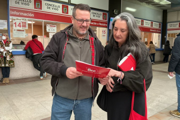 Responsables de Esquerda Unida en Vigo presentan una propuesta en el Ayuntamiento para reforzar la seguridad vial en el entorno del Mercado de As Travesas.