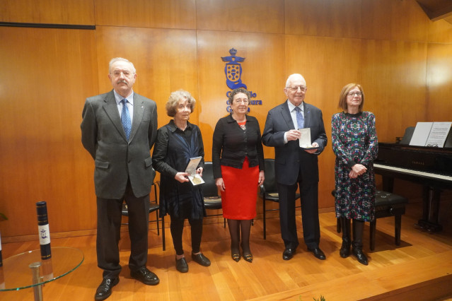 El Consello da Cultura Galega entrega sus Medallas de Honor a Kathleen March y a Francisco Díaz-Fierros.