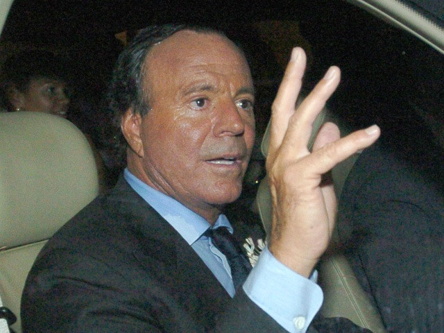 Archivo - JULIO IGLESIAS PREGONERO DE LUJO EN FERIA DE MALAGA 2004