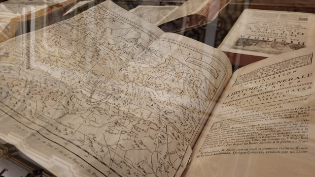 La Catedral de Santiago expone una selección de libros de viajes históricos