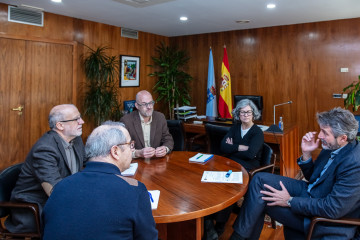Representantes de la Xunta y la Fegamp mantienen una reunión