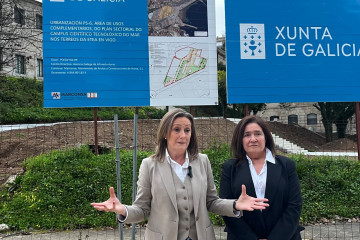 La presidenta del PP de Vigo, Luisa Sánchez, y la delegada de la Xunta, Ana Ortiz, en la ETEA.