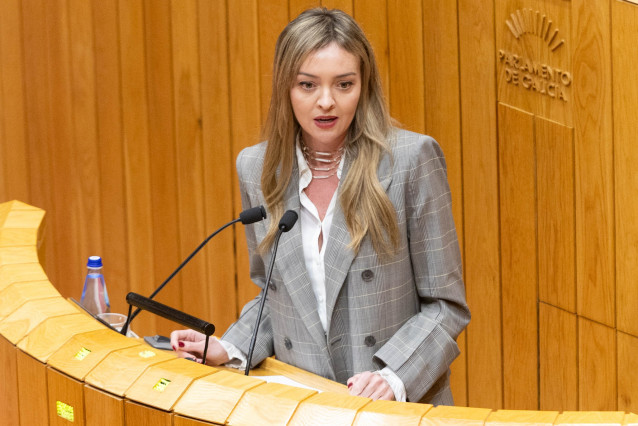 La conselleira de Política Social e Igualdade, Fabiola García, en el pleno del Parlamento.