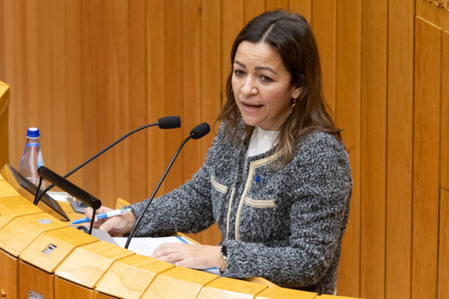 La conselleira do Mar, Marta Villaverde, en el pleno del Parlamento de Galicia