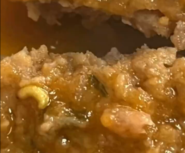 Gusanos en la comida de los estudiantes de una residencia universitaria privada en Lugo