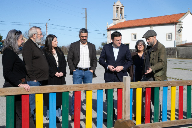 El presidente de la Diputación de A Coruña, Valentín González Formoso, visita Carballo