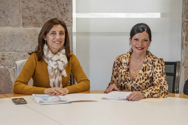 La conselleira de Medio Ambiente e Cambio Climático, Ángeles Vázquez, reunida con la alcaldesa de Mos, Nidia Arévalo