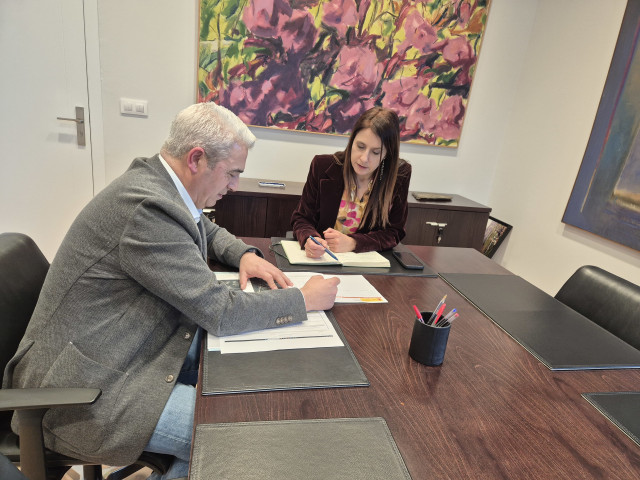 La Xunta y O Pino colaboran en el fomento de la movilidad de tierras y la mejora de caminos rurales.