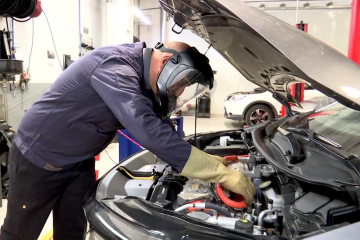 Mecanico coche eléctrico