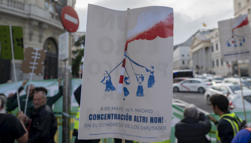 Archivo - Protesta contra la instalación de Altri en Palas de Rei (Lugo)