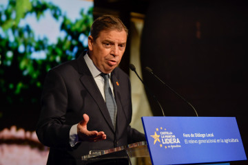 El ministro de Agricultura, Pesca y Alimentación, Luis Planas, durante el 'Foro de Diálogo Local: El relevo generacional en la agricultura’, en la Antigua Bodega Los Llanos, a 27 de febrero de 202