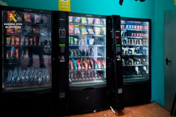 Máquinas expendedoras forzadas en la localidad de Cee