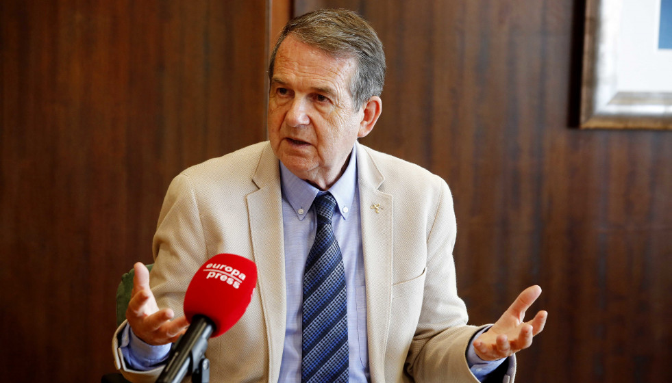 Archivo - El alcalde de Vigo, Abel Caballero, durante una entrevista con Europa Press, a 3 de junio de 2022, en Vigo, Pontevedra, Galicia (España).
