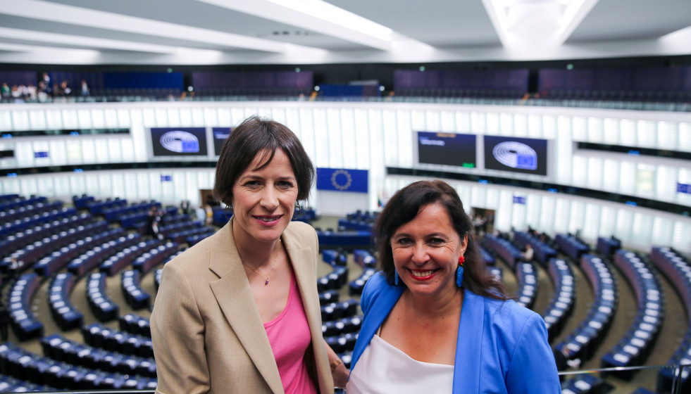 Archivo - La portavoz nacional del BNG, Ana Pontón, y la eurodiputada del BNG, Ana Miranda, en el Parlamento Europeo en Estrasburgo.