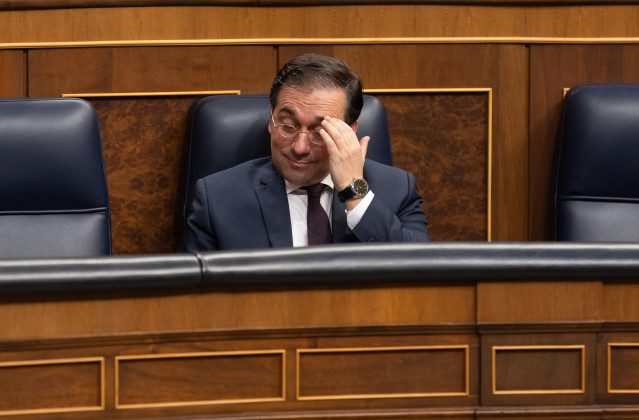 Archivo - El ministro de Asuntos Exteriores, Unión Europea y Cooperación, José Manuel Albares, durante una sesión plenaria, en el Congreso de los Diputados, a 5 de diciembre de 2023, en Madrid (España).