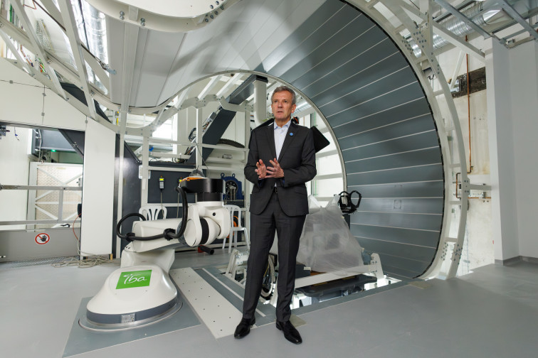 Rueda destaca que el acelerador de protones de Santiago “transformará el tratamiento del cáncer en Galicia”