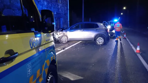 Exfutbolista borracho al volante arrolla a una mujer en Cuntis y choca contra un tractor