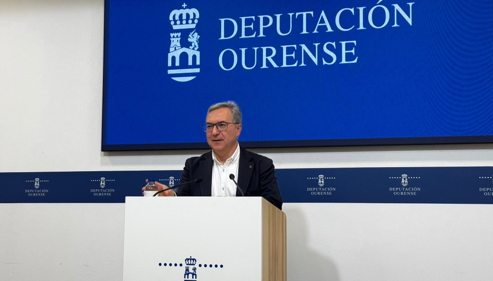 El presidente de la Diputación de Ourense, Luis Menor, da cuenta de los asuntos aprobados en junta de Gobierno