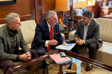 El delegado del Gobierno en Galicia, Pedro Blanco, mantiene una reunión con la Asociación Gallega de Actividades Náuticas (AGAN+)
