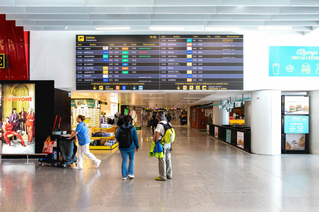Archivo - Imagen de recurso de la zona de embarque de la terminal aérea.