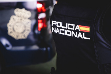 Archivo - Imagen de archivo de un agente de Policía Nacional
