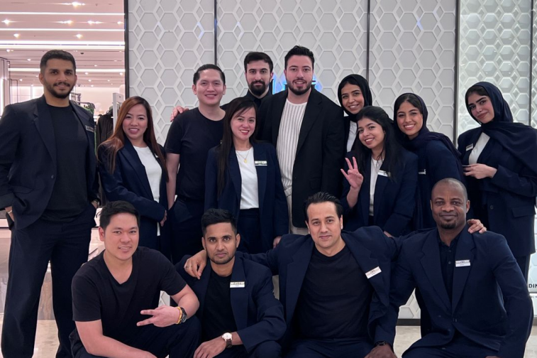 Empleados de una tienda de Zara City Center Bahrain en una foto del Linkedin de Ahmad Noureddine