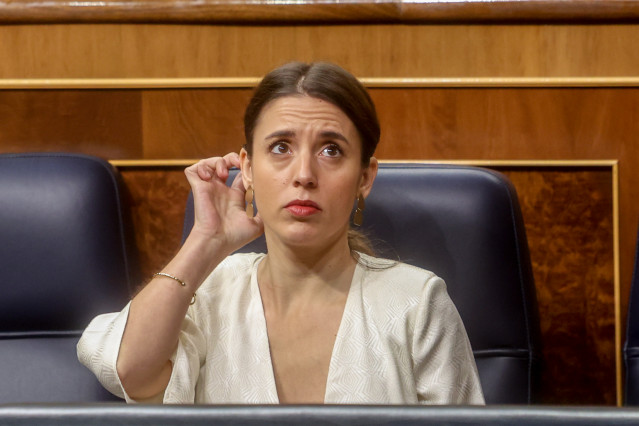 Archivo - La ministra de Igualdad, Irene Montero, durante la sesión plenaria en el Congreso de los Diputados, a 22 de diciembre de 2022, en Madrid (España).