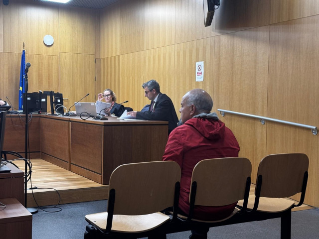 Un hombre acusado de un delito de agresión sexual a una chica de 17 años niega los hechos en el Juzgado de lo Penal número 2 de Ourense