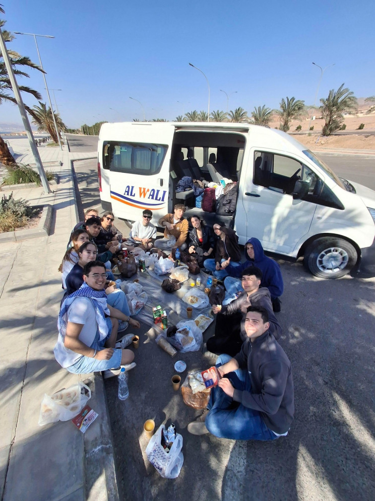 Odisea de estudiantes gallegos para salir de Oriente Próximo por la guerra en Irán: un ferri, tres vuelos, un tren...