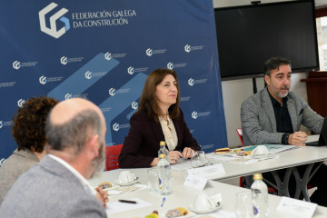 La conselleira de Medio Ambiente e Cambio Climático, Ángeles Vázquez, durante un desayuno de trabajo organizado por la Federación Galega da Construción