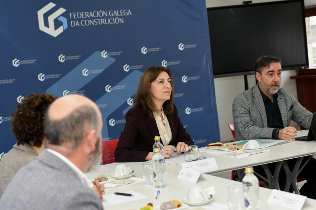 La conselleira de Medio Ambiente e Cambio Climático, Ángeles Vázquez, durante un desayuno de trabajo organizado por la Federación Galega da Construción