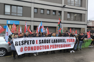 Archivo - Concentración del personal de transporte de viajeros y viajeras por carretera en la provincia de A Coruña ante la estación de autobuses coruñesa